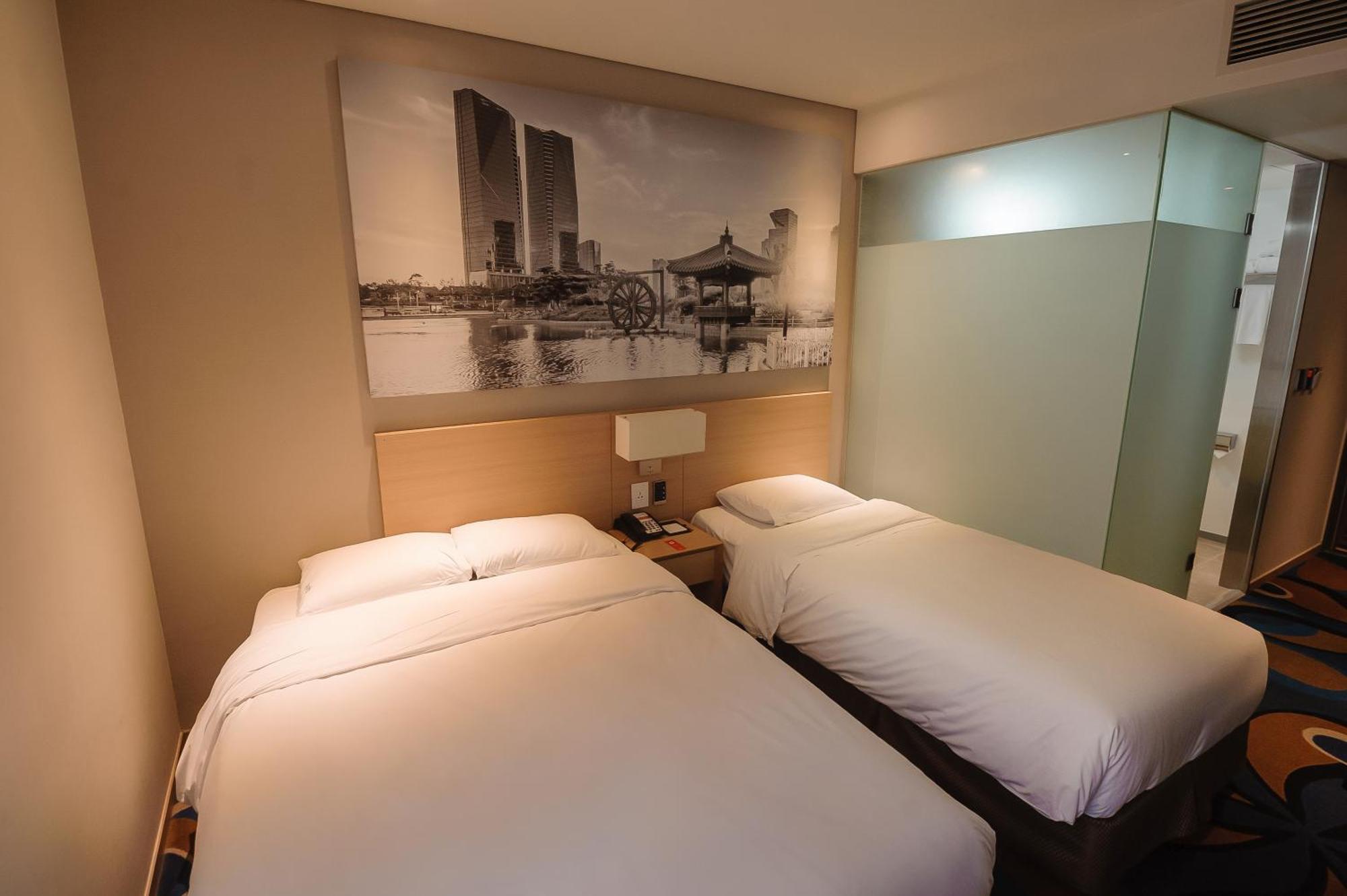 Hotel Travelodge Myeongdong Euljiro 4*